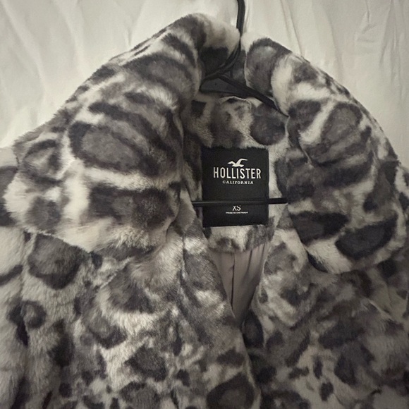 Hollister Gray Teddy Jacket Plush Faux Fur - Picture 2 of 4